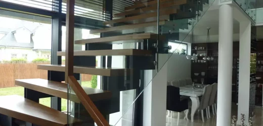 Ażurowe wstęgi – nowoczesne podejście do projektowania schodów