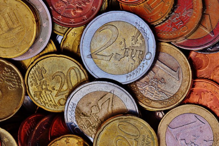 Czy warto skonsultować się z ekspertem ds. kredytów przed zakupem mieszkania?