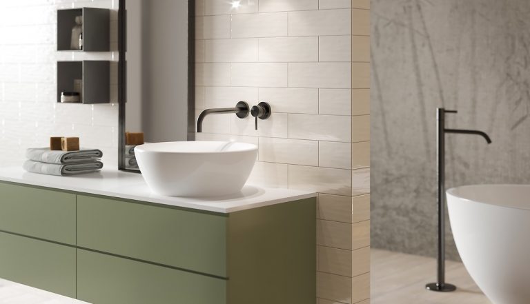 Matowe, błyszczące, strukturalne – jaki typ płytki pasuje do twojego wnętrza?